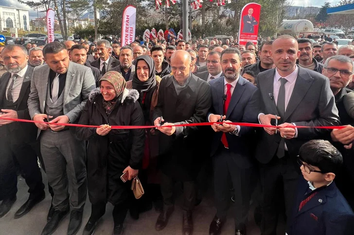 İnsanların gözüne baka baka bizimle dalga geçiyorlar. Bundan dolayı 31 Mart’ta bunlara bir ders vermek zorundayız