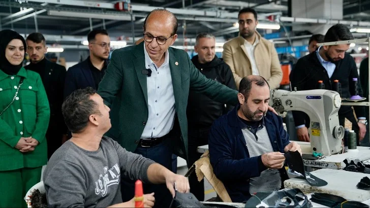 İşçilerle sohbet ederek sorun ve taleplerini dinleyen Geçit, 11 ayın sultanı Ramazan ayını tebrik etti.