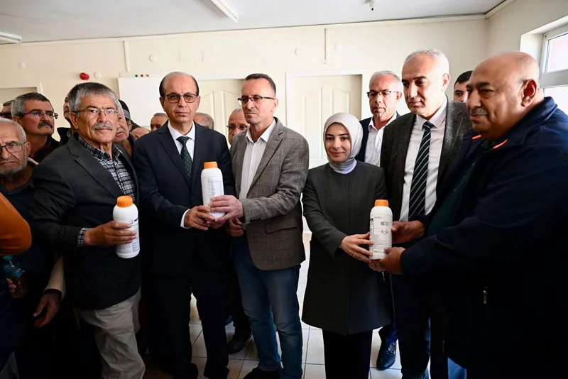 Yeşilyurt Dalbastı Kirazı’nda Sineklerle Mücadele İçin İlaç Dağıtımı