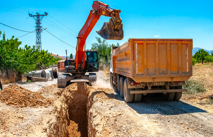 Topsöğüt Mahallesi’nde yaklaşık 3 bin metre kanalizasyon hattı