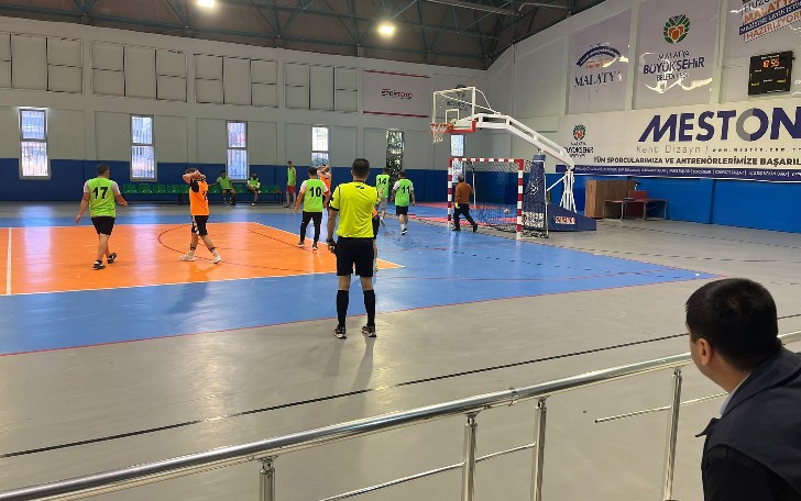 Battalgazi’de 29 Ekim’e Özel Futsal Turnuvası Başladı