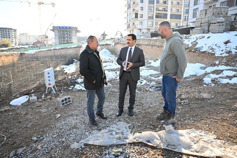 Taşkın, Göztepe ve Tandoğan Mahallelerinde yer alan 38 ve 39 numaralı rezerv alanlarında süren inşaat çalışmalarını yerinde inceledi.