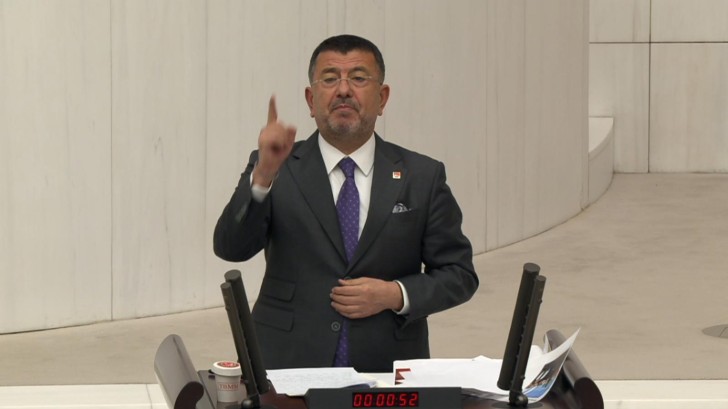 CHP Malatya Milletvekili Veli Ağbaba, tüm sanıkların beraat ettiği Gri Pasaport Skandalı’nın bir yargı skandalına dönüştüğünü iddia etti.