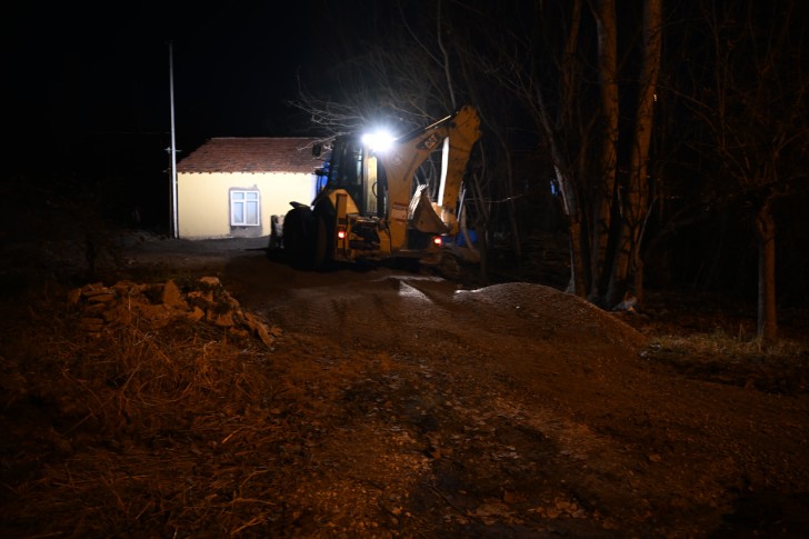 Hasırcılar’da Gece Mesaisi: Çamur Derdine Son