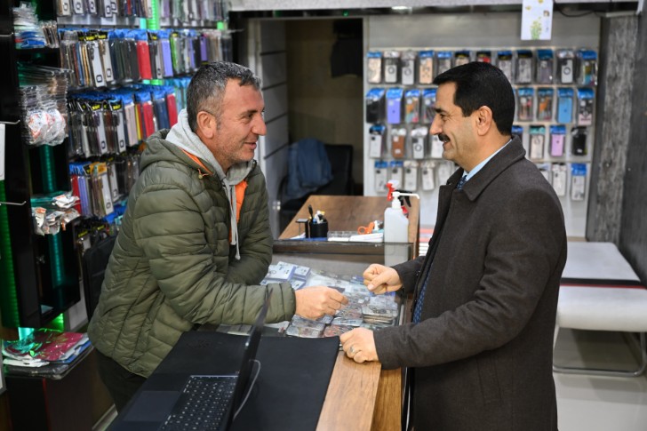Battalgazi Belediye Başkanı Bayram Taşkın, Nasuhi Caddesi esnafıyla bir araya gelerek sorunları yerinde dinledi ve rezerv alan ile ilgili istişarelerde bulundu.
