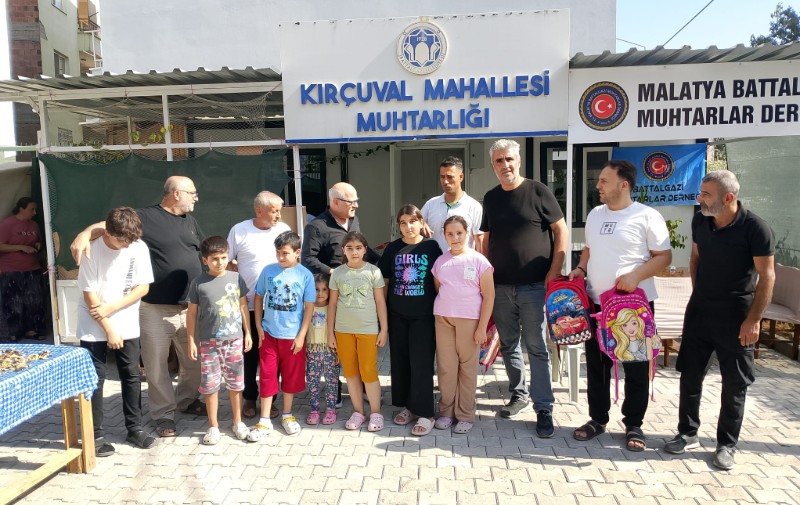 Anahtar Parti Battalgazi İlçe Teşkilatından Kırtasiye Desteği