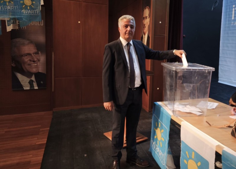 İYİ Parti Yeşilyurt’ta Yeni Bir Dönem: Alper Karakurt İlçe Başkanı Seçildi