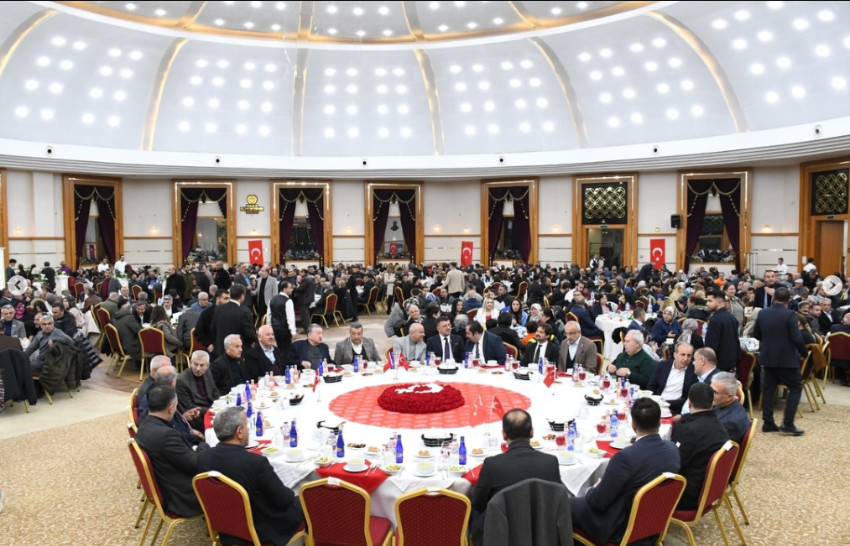 CHP Malatya Milletvekili Veli Ağbaba, kentin tüm dinamiklerini aynı iftar sofrasında buluşturdu