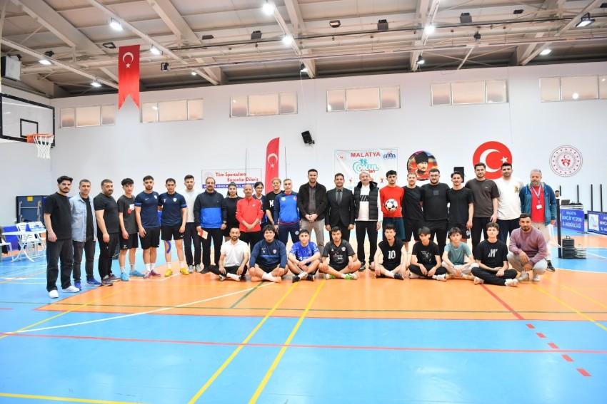 Yeşilyurt’ta Ayak Tenisi Şöleni Başladı: 70 Bin TL Ödüllü Turnuvada Heyecan Dorukta