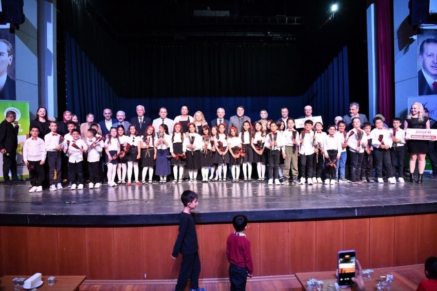 Yeşilyurt’ta Şiirler Anneler İçin Yankılandı: “Kalbimin En Güzel Şiiri: Annem” Ödülleri Sahiplerini Buldu