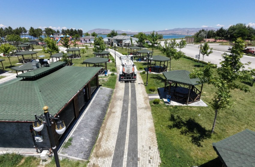 Battalgazi’de Yaz Yoğunluğuna Temizlik Ayarı: Kırkgöz Sahil Parkı Pırıl Pırıl